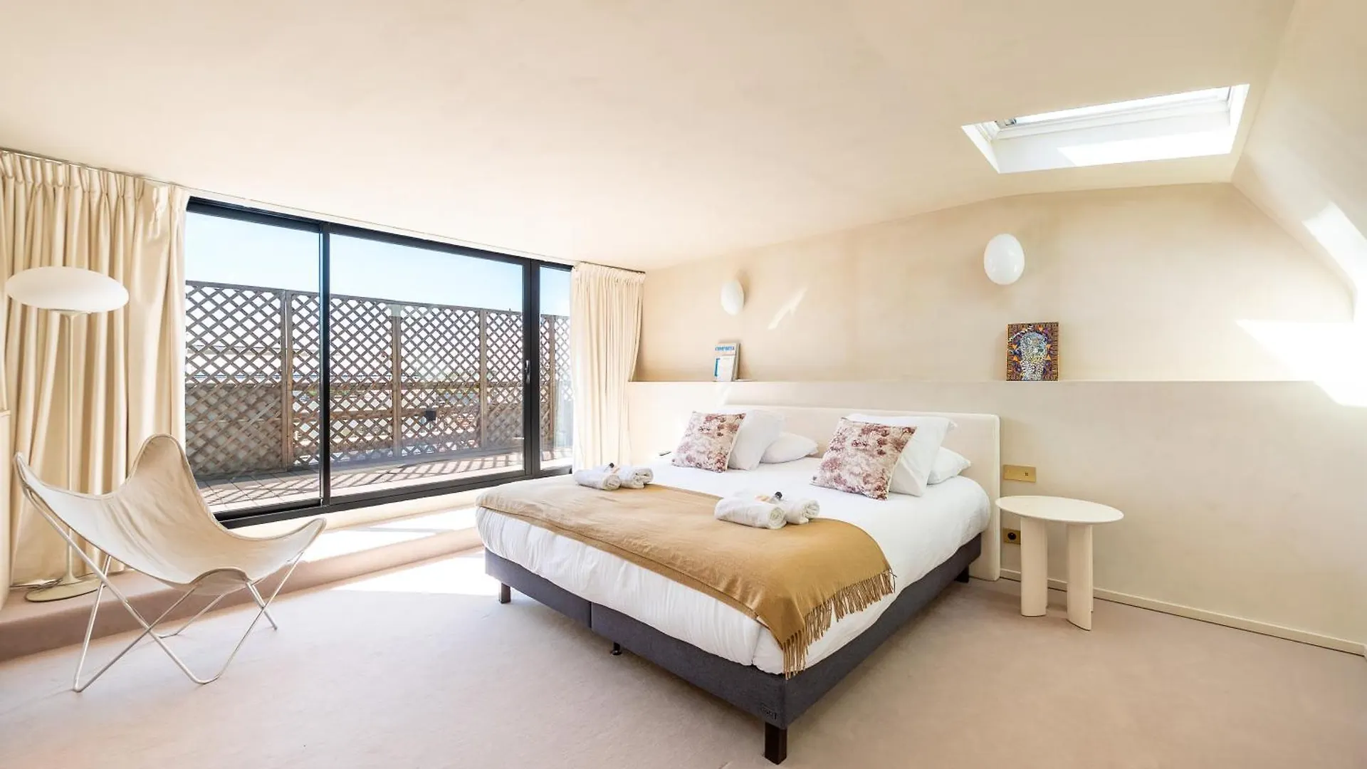 Lease Mobility L Champs-Elysee & Eiffel View L Triplex 2Br & Rooftop Parijs