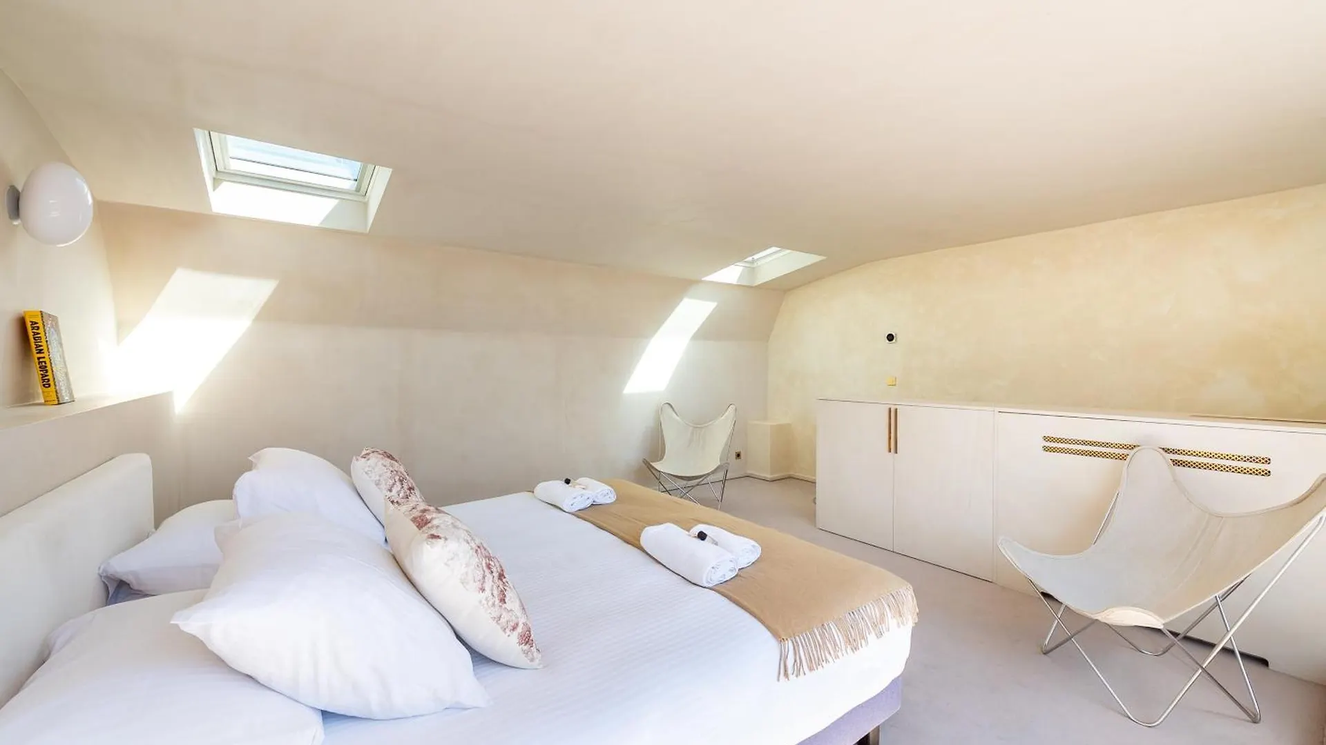 Lease Mobility L Champs-Elysee & Eiffel View L Triplex 2Br & Rooftop Parijs Appartement