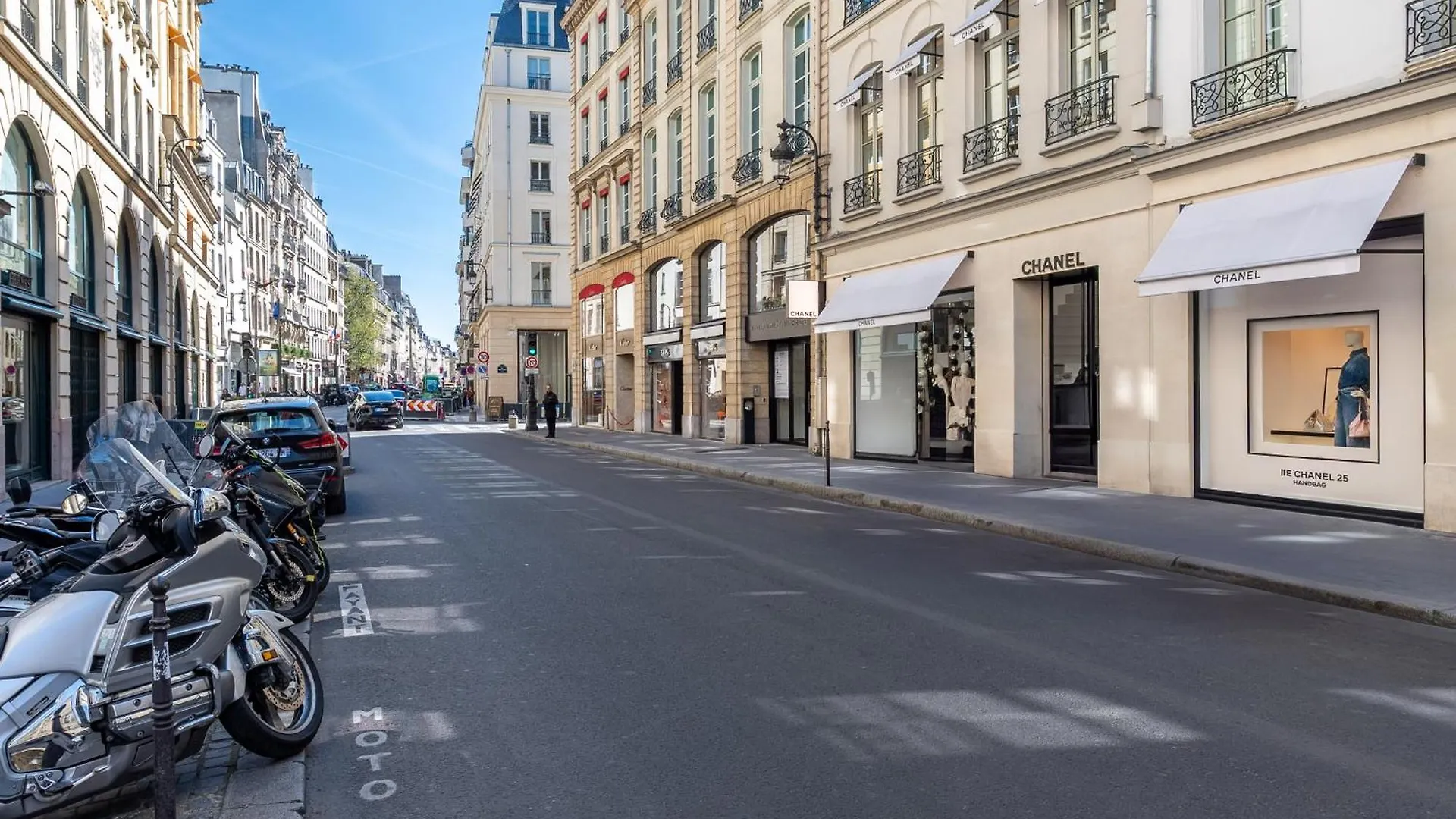 Appartement Lease Mobility L Champs-Elysee & Eiffel View L Triplex 2Br & Rooftop Parijs