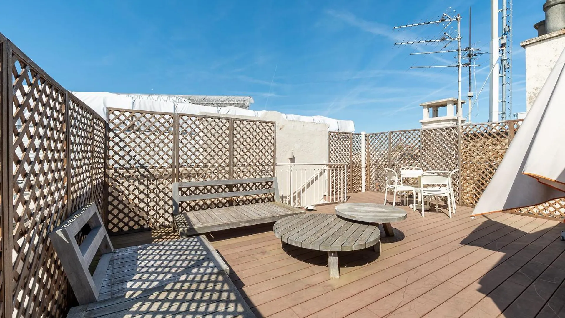 Appartement Lease Mobility L Champs-Elysee & Eiffel View L Triplex 2Br & Rooftop Parijs