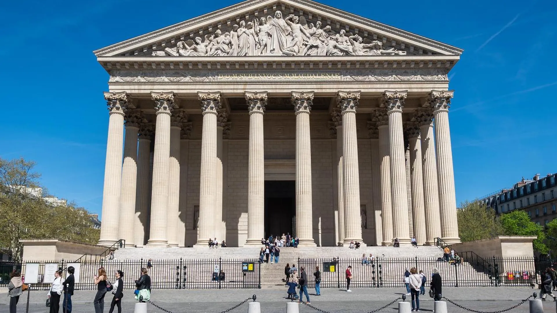 Lease Mobility L Champs-Elysee & Eiffel View L Triplex 2Br & Rooftop Parijs 0*,