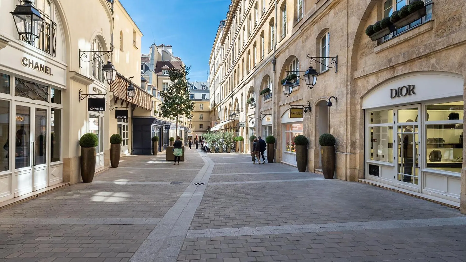 Lease Mobility L Champs-Elysee & Eiffel View L Triplex 2Br & Rooftop Parijs Appartement