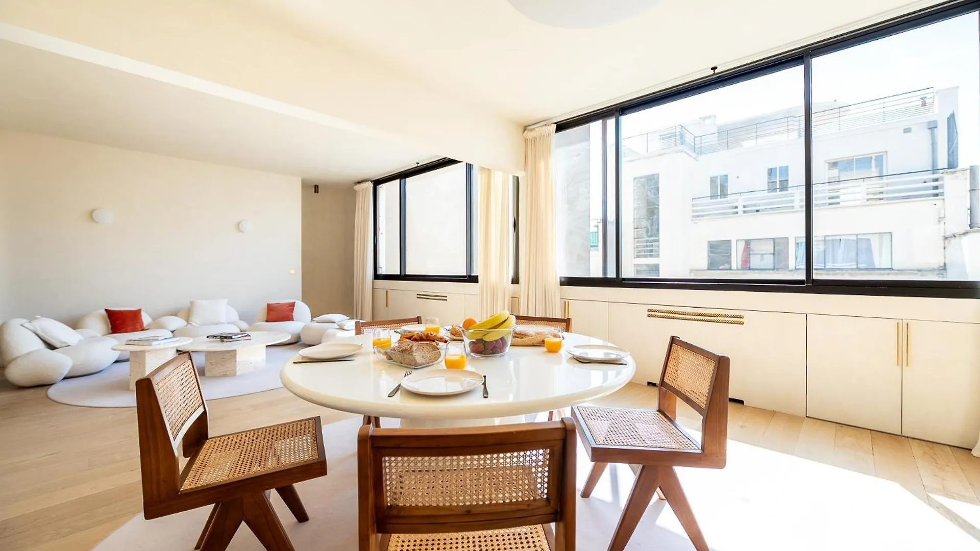 Lease Mobility L Champs-Elysee & Eiffel View L Triplex 2Br & Rooftop Parijs 0*,  Frankrijk