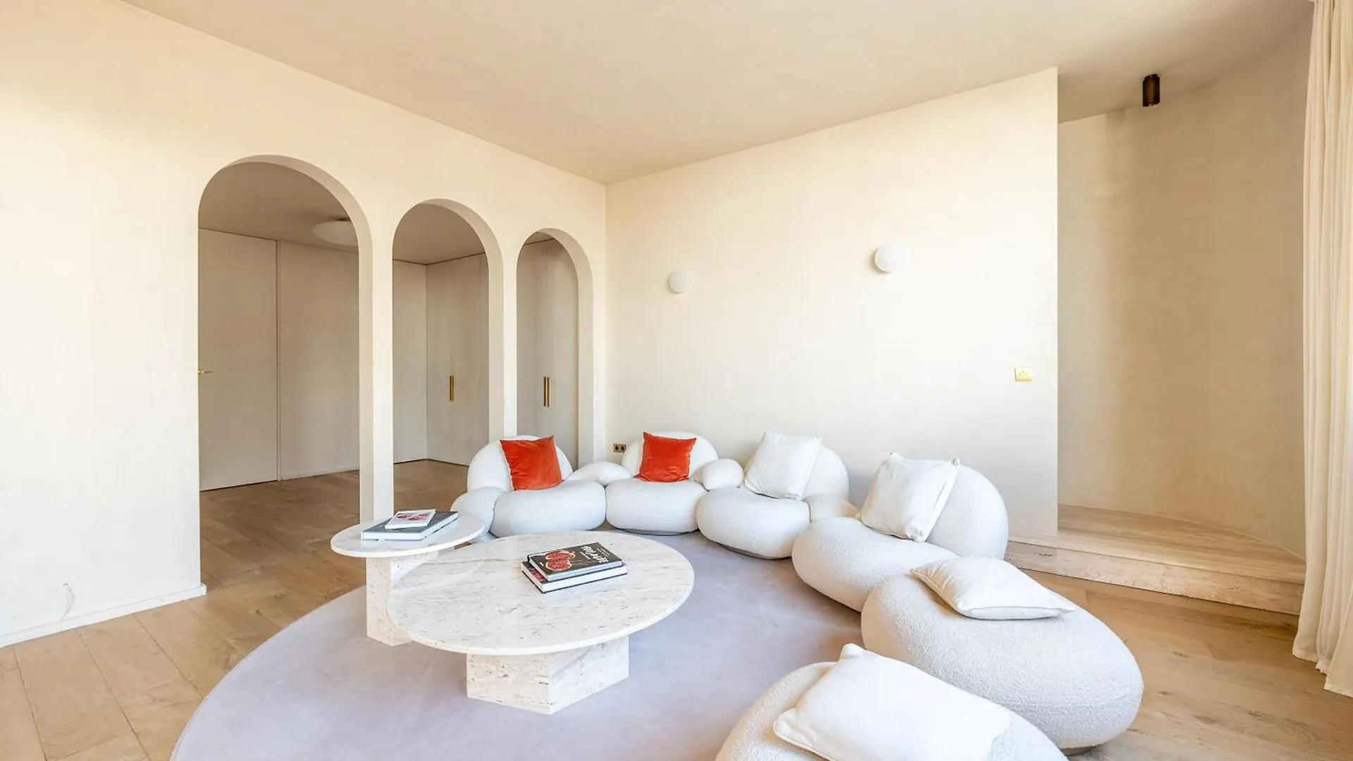 Lease Mobility L Champs-Elysee & Eiffel View L Triplex 2Br & Rooftop contacts
