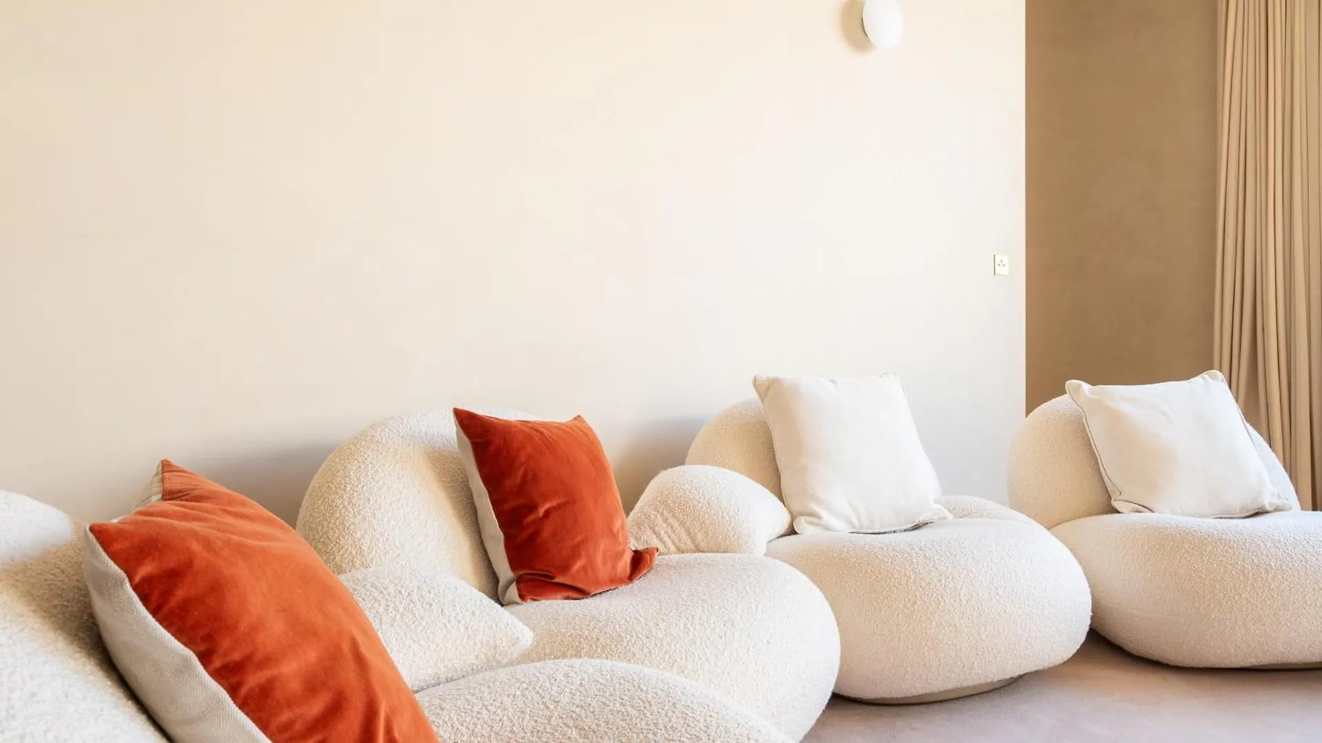 Apartament Lease Mobility L Champs-Elysee & Eiffel View L Triplex 2Br & Rooftop Paryż Francja