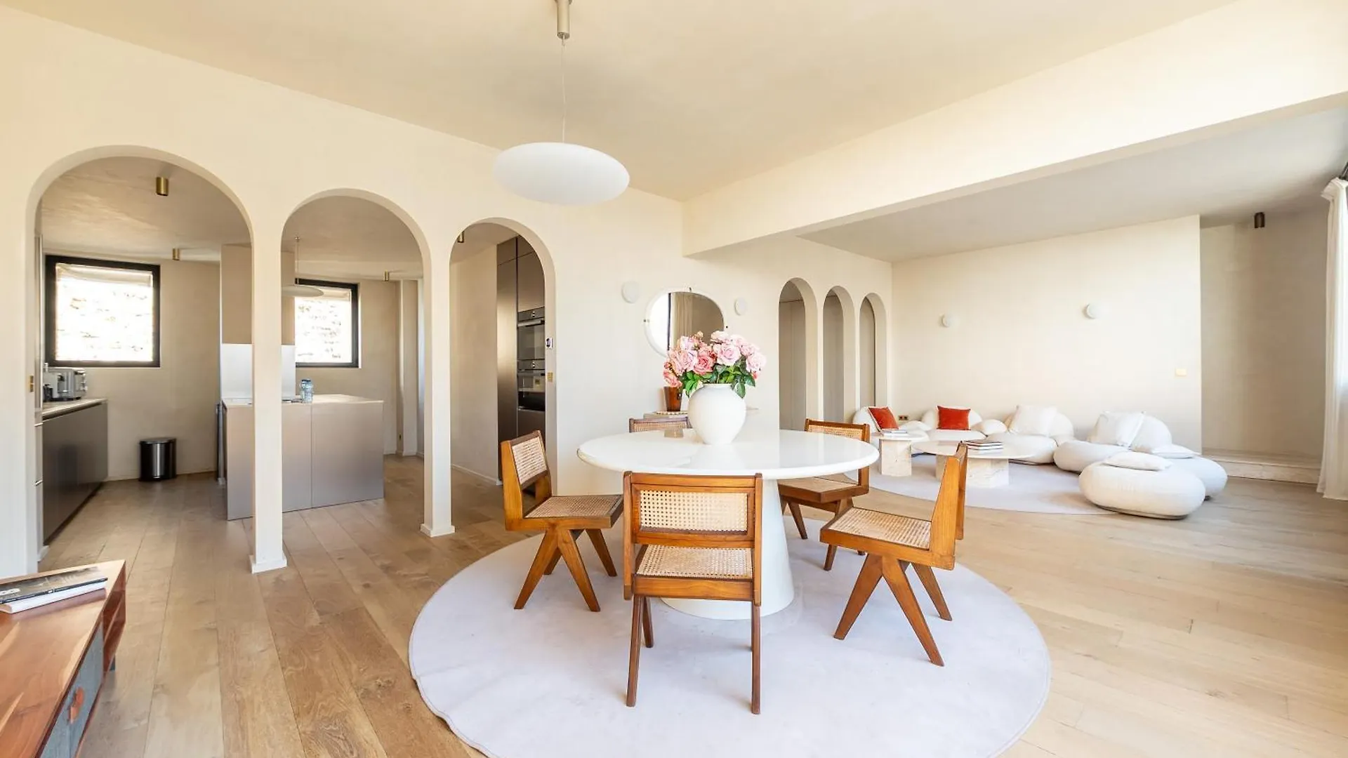 Lease Mobility L Champs-Elysee & Eiffel View L Triplex 2Br & Rooftop Paryż