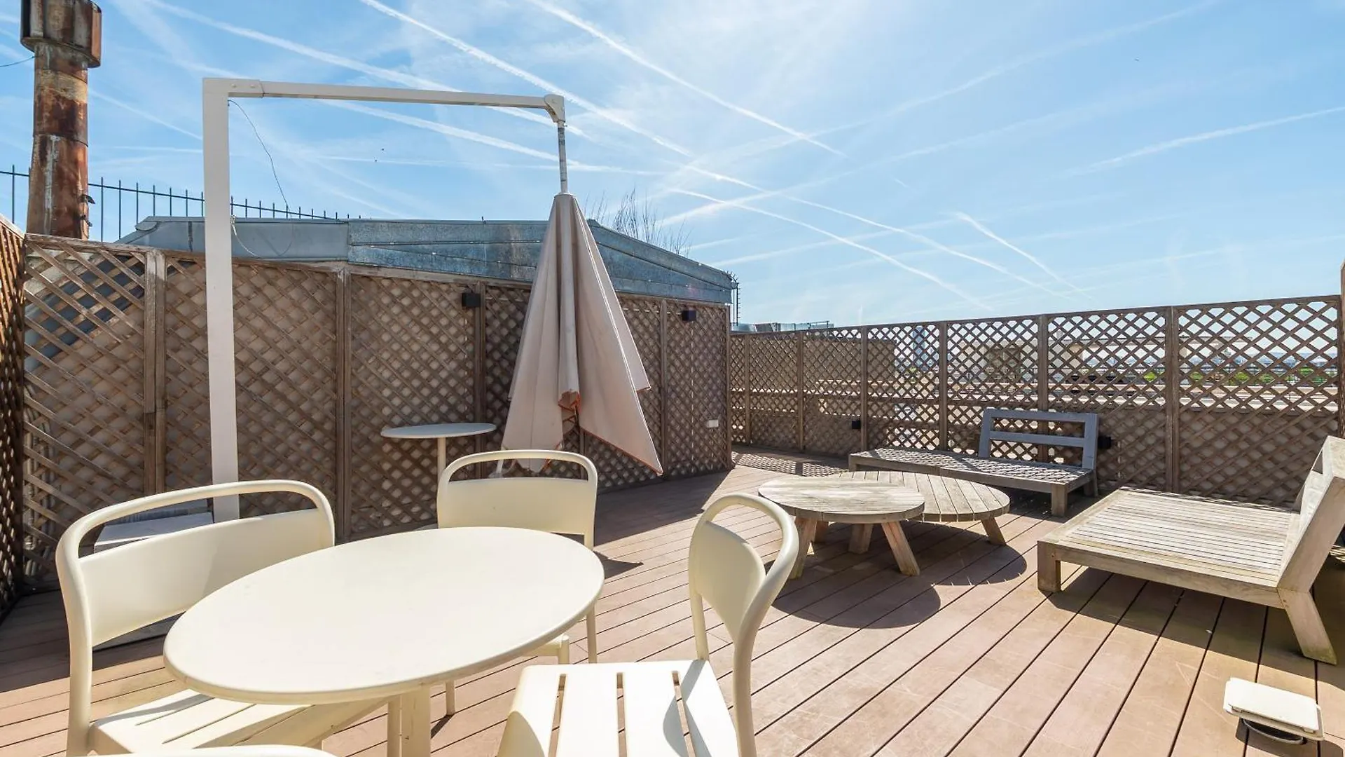 Apartament Lease Mobility L Champs-Elysee & Eiffel View L Triplex 2Br & Rooftop Paryż Francja
