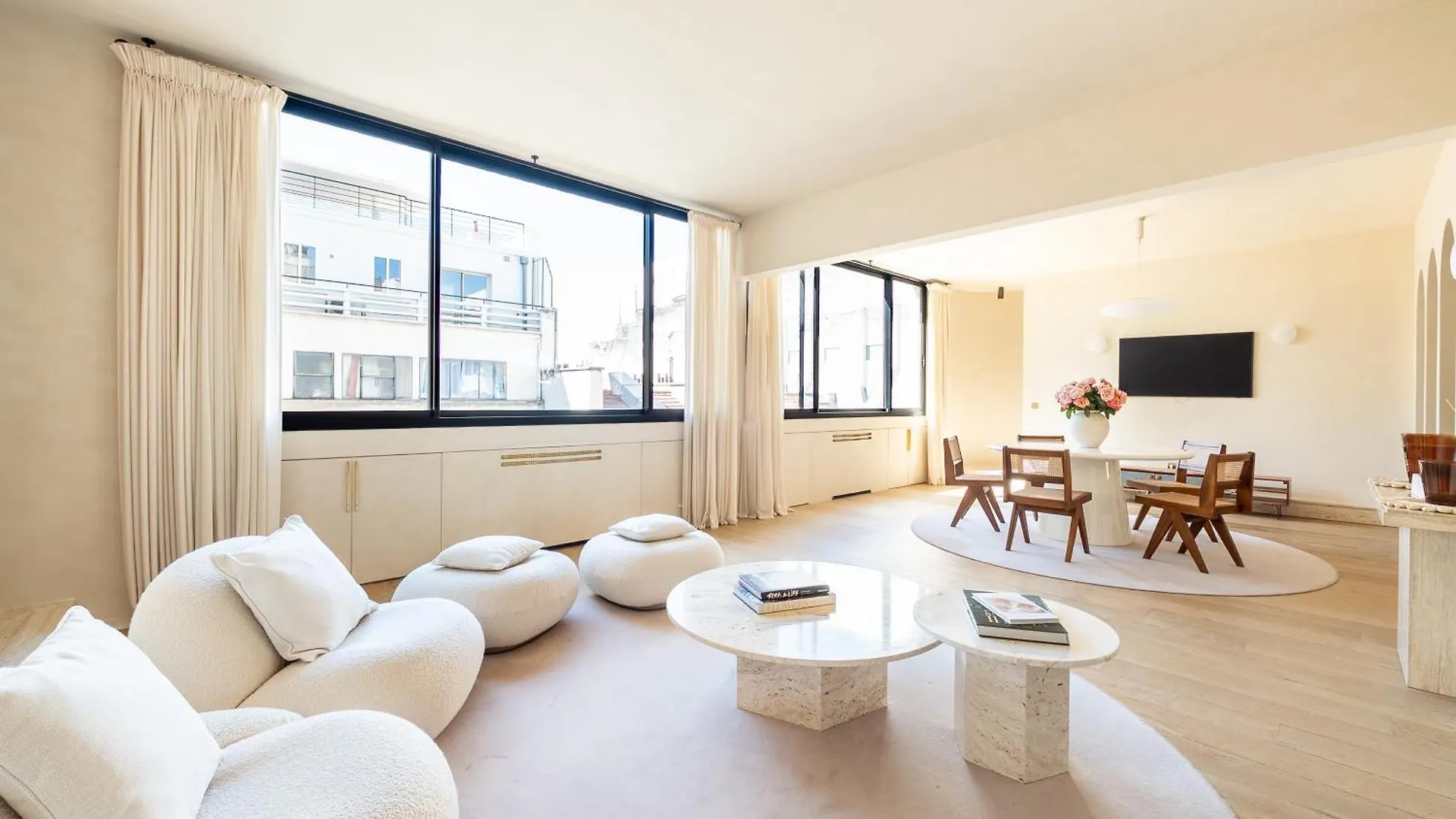 Lease Mobility L Champs-Elysee & Eiffel View L Triplex 2Br & Rooftop Paryż Apartament