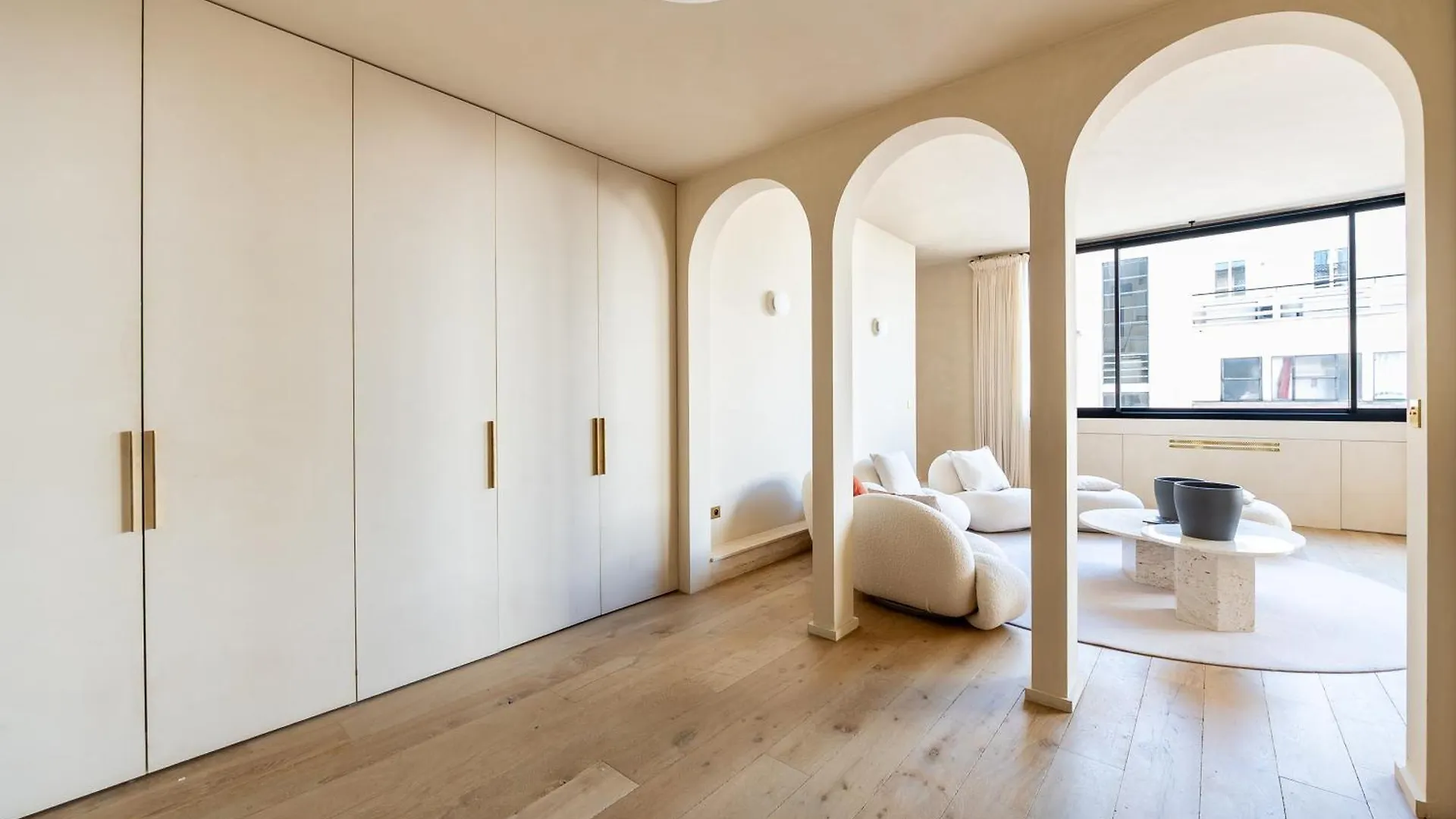 Apartment Lease Mobility L Champs-Elysee & Eiffel View L Triplex 2Br & Rooftop Paris