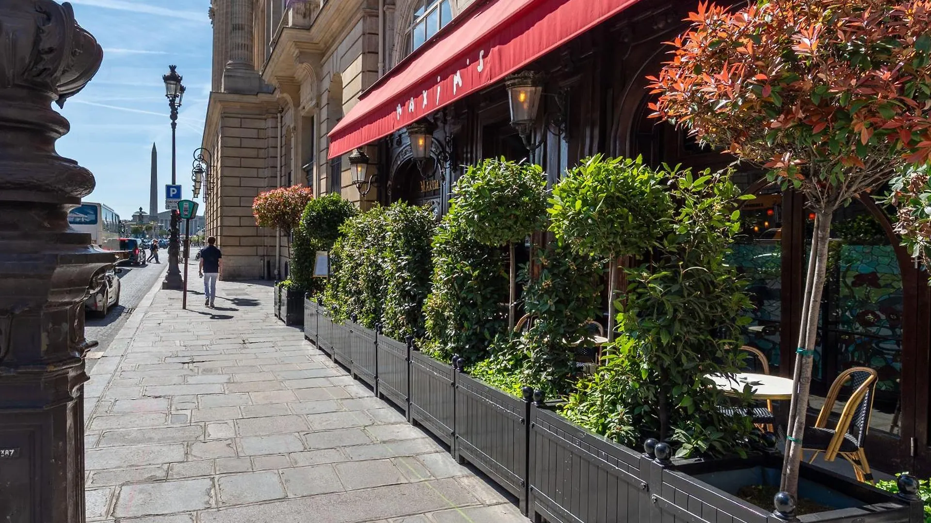 Lease Mobility L Champs-Elysee & Eiffel View L Triplex 2Br & Rooftop Paris